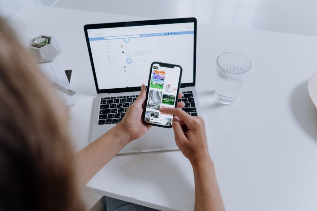 Zalety reklamy internetowej na smartphonie